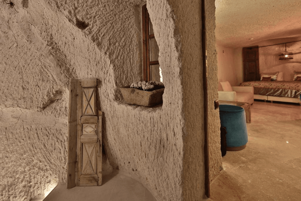 Private entrance looking into the Deluxe King Suite at The Owl Cave Hotel, a bookable cave suite in Göreme